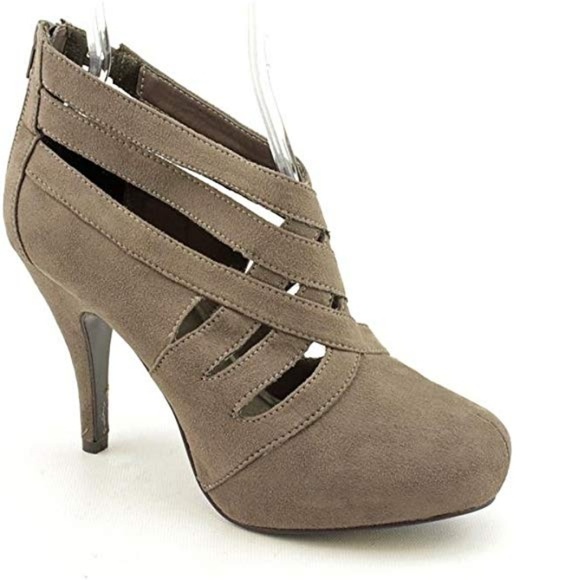 UNLISTED

Kenneth Cole High Score Nv Booties Shoes - Picture 1 of 6